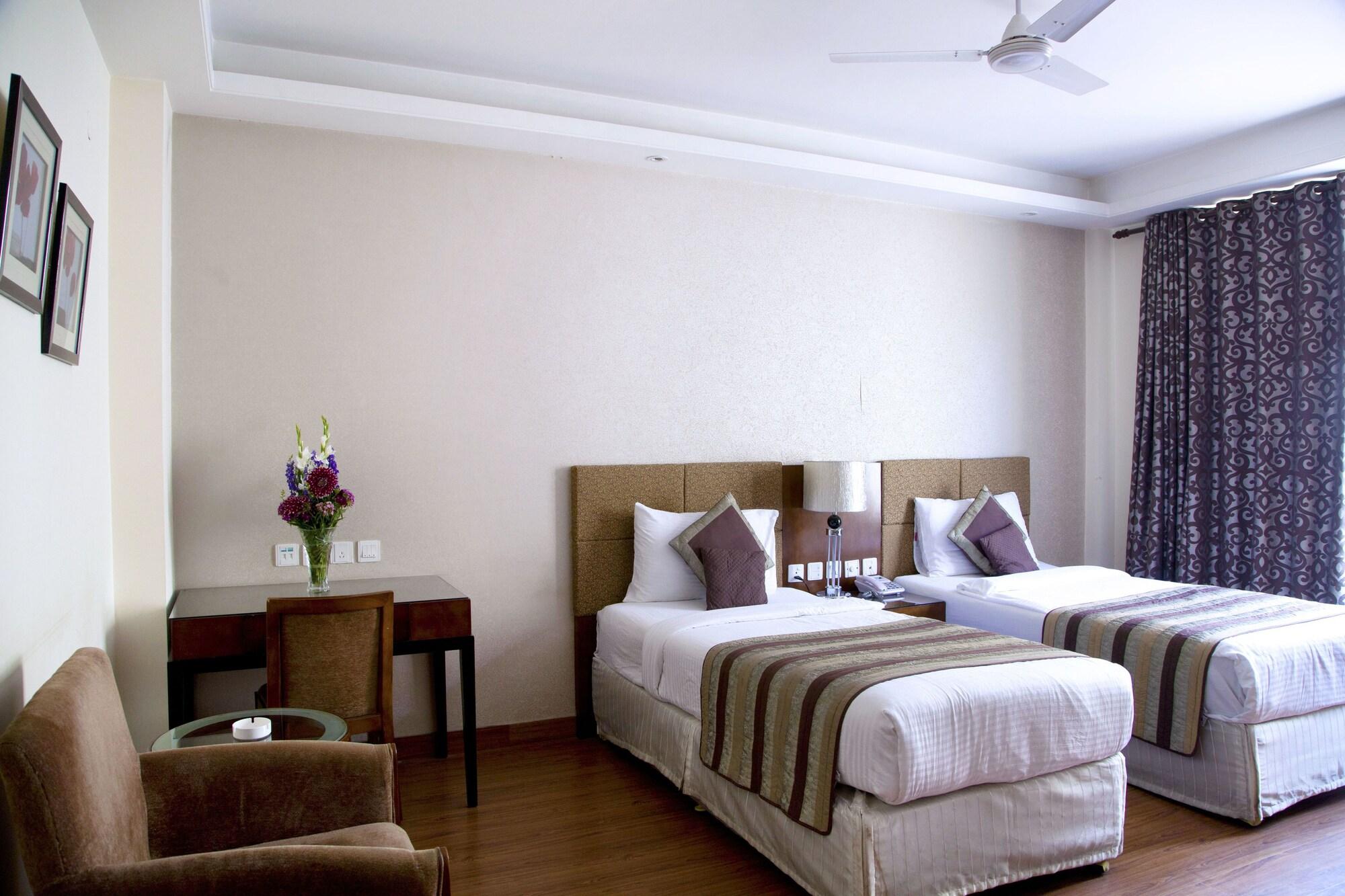 Alpina Hotels & Suites Nueva Delhi Exterior foto