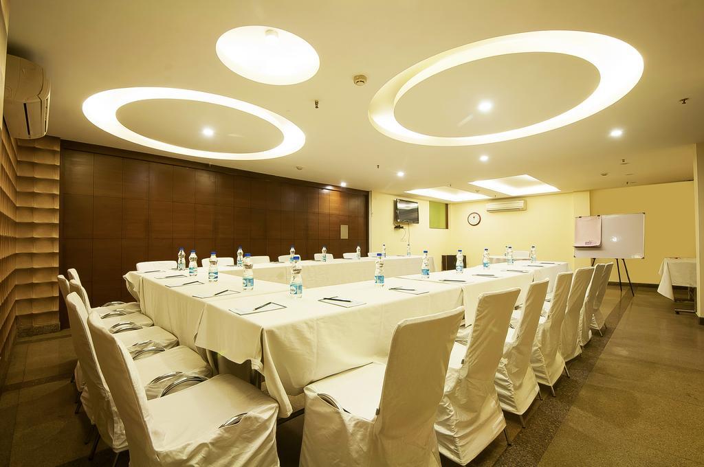 Alpina Hotels & Suites Nueva Delhi Exterior foto