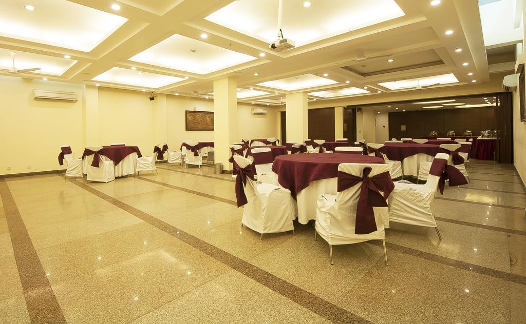 Alpina Hotels & Suites Nueva Delhi Exterior foto