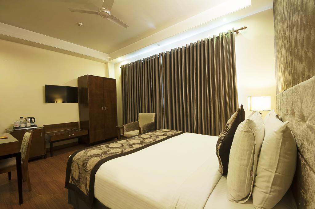 Alpina Hotels & Suites Nueva Delhi Exterior foto