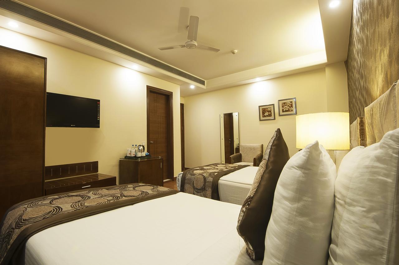 Alpina Hotels & Suites Nueva Delhi Exterior foto
