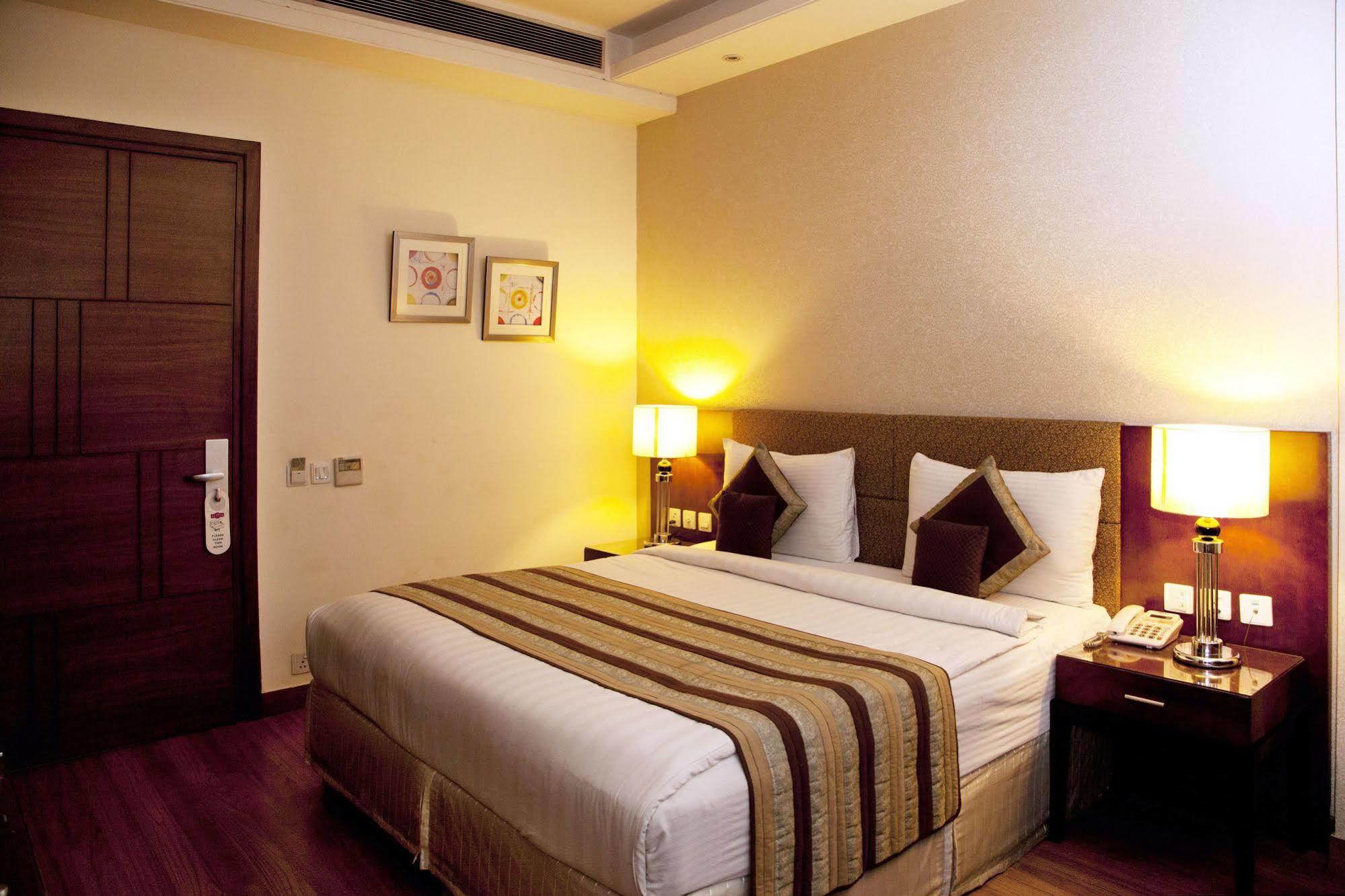 Alpina Hotels & Suites Nueva Delhi Exterior foto